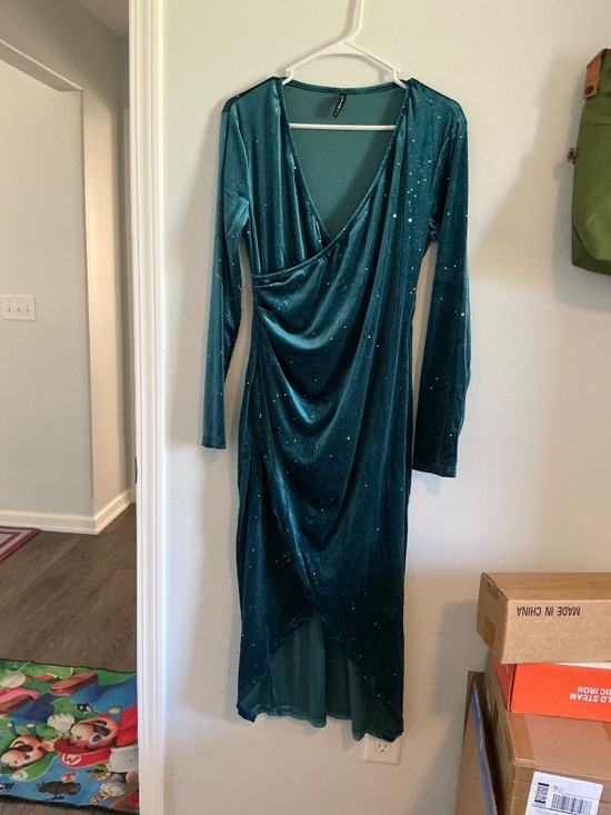 Beautiful turquoise sequined sexy party dress - Picture 8 of 8